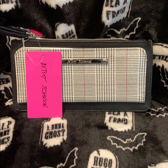 Betsey Johnson Handbags - Betsey Johnson wallet/wristlet